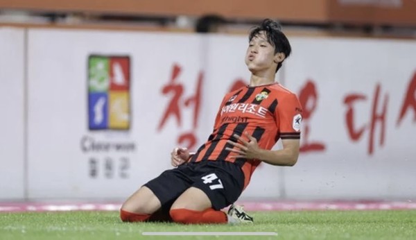 18세 양민혁, 멀티골 퍼포먼스로 K리그1 MVP 수상... 강원, 4-0 대승의 주역으로 빛났다 썸네일 이미지