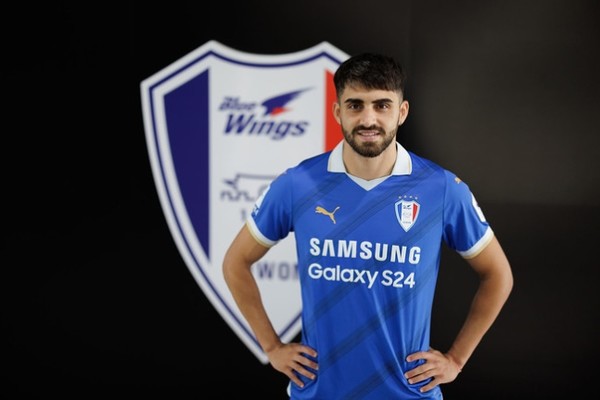 수원 삼성 FC, 루마니아 출신 FW 마일랏 영입으로 공격수 라인 강화 썸네일 이미지