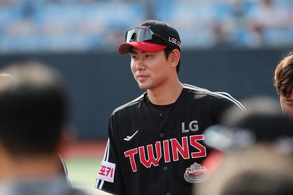 LG 홍창기, 무릎 인대 파열로 수술 결정…"5개월 재활 예상" 썸네일 이미지