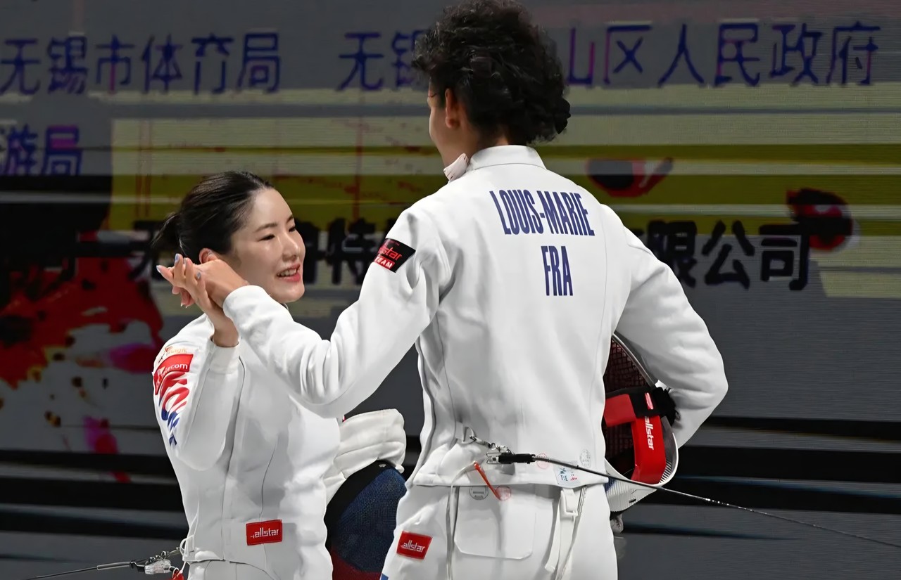 에페 간판 송세라, 우시 월드컵에서 은메달 획득하며 "시즌 4번째 포디움에 올랐다" 썸네일 이미지