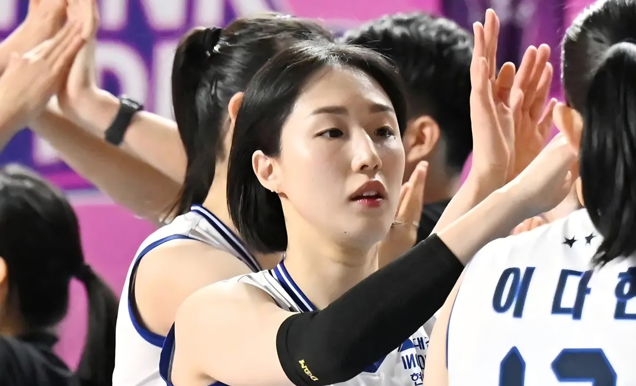 "‘레전드’ 황연주, 현대건설 떠나 한국도로공사로 이적 추진 중" 썸네일 이미지