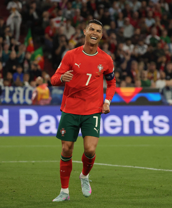 '40세 호날두, 결승골로 포르투갈이 독일을 꺾고 UEFA 네이션스리그 결승 진출' 썸네일 이미지