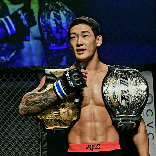 정찬성, UFC 데뷔전에서 제자의 활약에 감격하며 "정말 고맙다" 호평 썸네일 이미지
