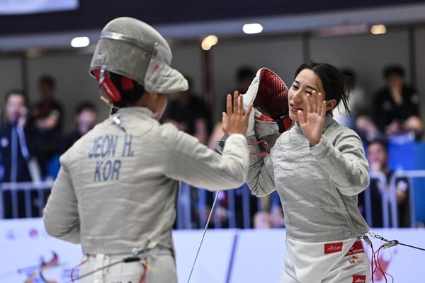 김정미, 펜싱 신예, 세계 랭킹 1위를 제압하며 동메달 획득…'금빛 질주'의 시작! 썸네일 이미지