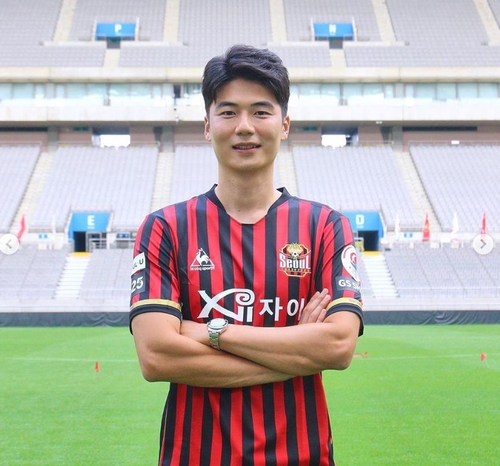 기성용, FC서울과 작별…은퇴 전 마지막 도전을 위해 새로운 길 모색 중 썸네일 이미지