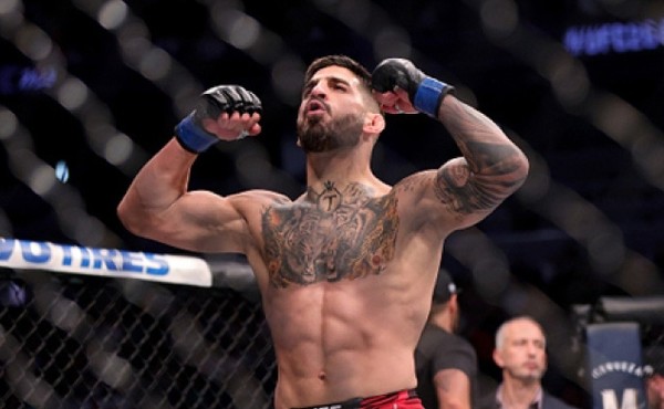 UFC 라이트급 왕좌 전쟁, 토푸리아 vs 올리베이라! 두 선수의 대결, 두 체급의 정복을 건 전투 썸네일 이미지