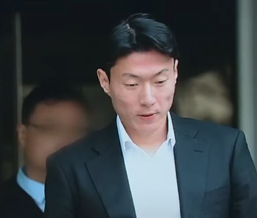 황의조, 무적 신세서 전락… 국내 복귀 가능성 낮아져 썸네일 이미지