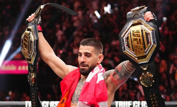 UFC 토푸리아, 라이트급 KO승으로 더블챔피언 등극…맥그리거도 극찬 "대단한 경기력" 썸네일 이미지