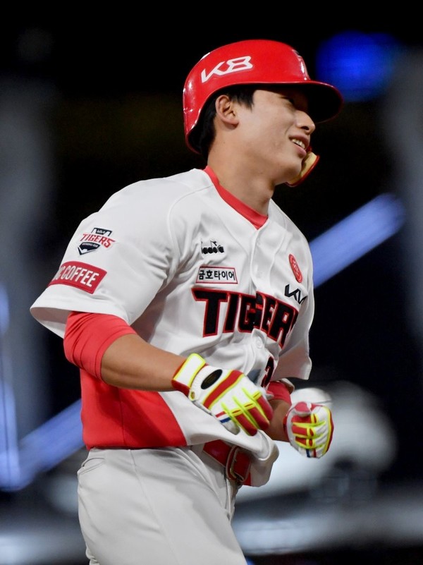 KIA, 13-0 완승으로 롯데를 제치고 2위 도약! 상승세 무서운데요. 썸네일 이미지