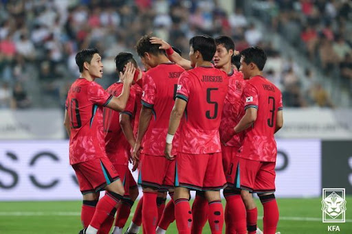중국 축구, 한국에 또 무너지며 6연패 기록… 동아시안컵에서도 무득점에 그친다 썸네일 이미지