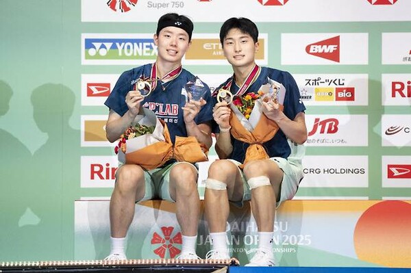 서승재와 김원호, 9년 만에 다시 세계 1위 등극…배드민턴 남자복식 강자의 귀환 썸네일 이미지