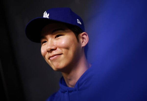 로버츠 감독, 김혜성 선발 기회 부여할까? 월드시리즈 무대에 오를 것인가 기대되어 썸네일 이미지